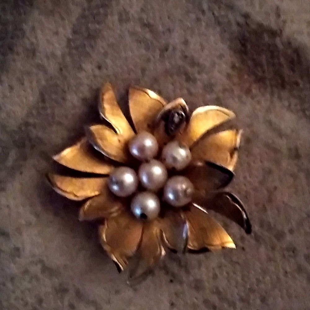 Geniune gold and pearl brooch